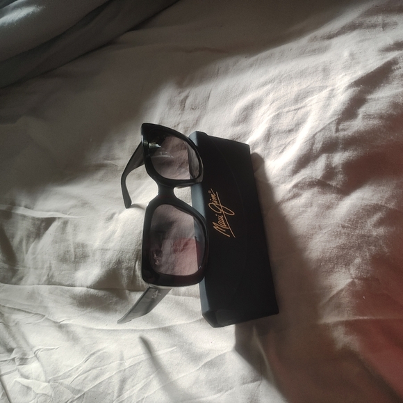 Maui Jim sunglasses - Picture 2 of 3